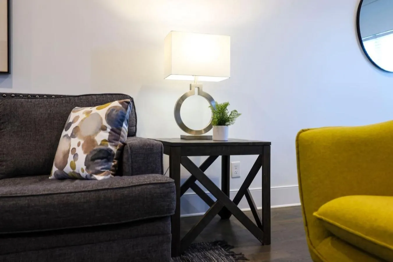 West Side Charmer Convenient Location Nashville Holiday home